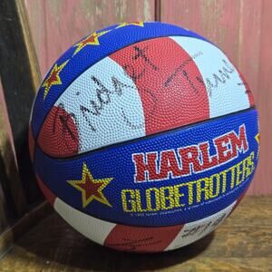 VINTAGE Harlem Globetrotters Basketball Official Size Baden Signed Autographs